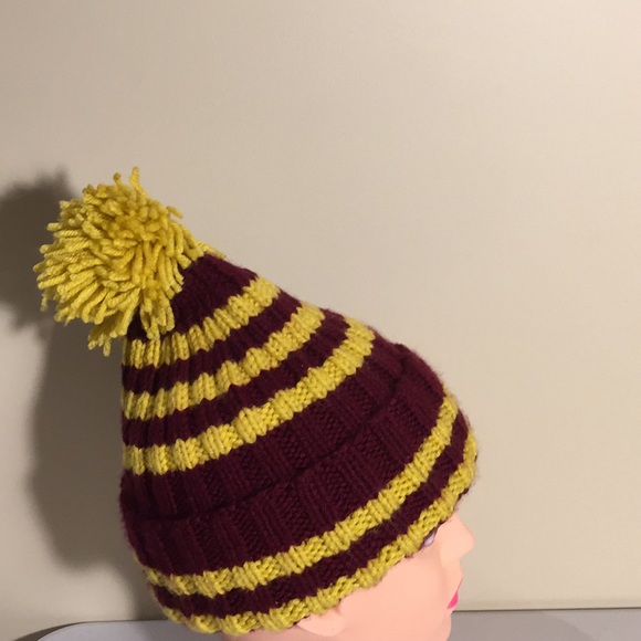 Hand Knit Child’s Winter Hat & 2 Pairs Mittens - Picture 6 of 12